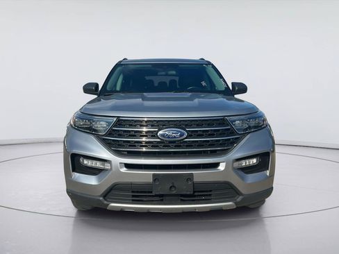Used 2023 Ford Explorer XLT w/ Equipment Group 202A RWD image 2