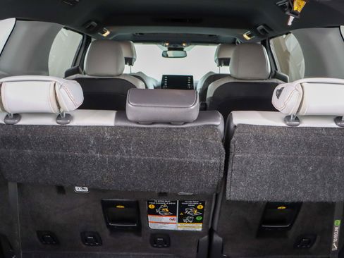 Used 2024 Toyota Sienna XSE image 31