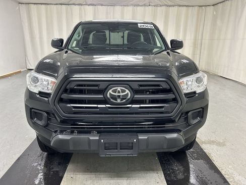 Used 2019 Toyota Tacoma SR w/ SR Convenience Package AWD/4WD image 3