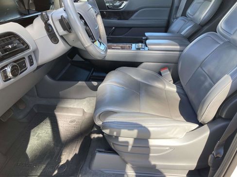 Used 2019 Lincoln Navigator Reserve image 21