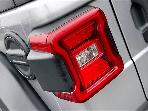 Used 2018 Jeep Wrangler Unlimited Rubicon image 31