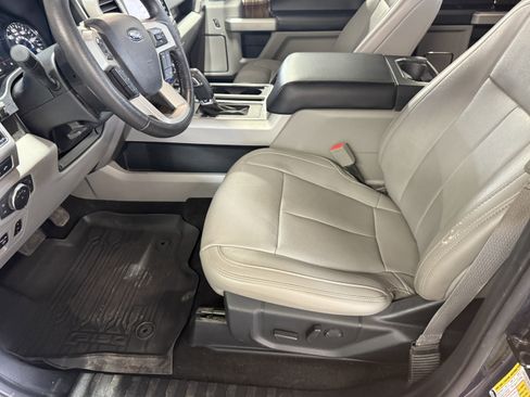 Used 2019 Ford F150 Lariat image 22