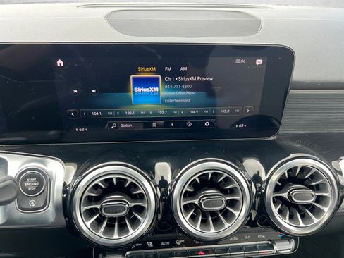 Used 2023 Mercedes-Benz GLB 250 4MATIC image 15