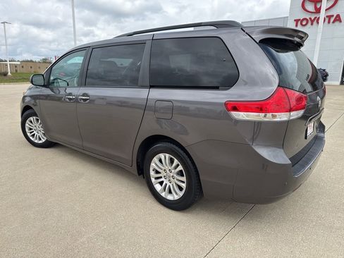 Used 2012 Toyota Sienna XLE w/ XLE Navigation Pkg FWD image 5