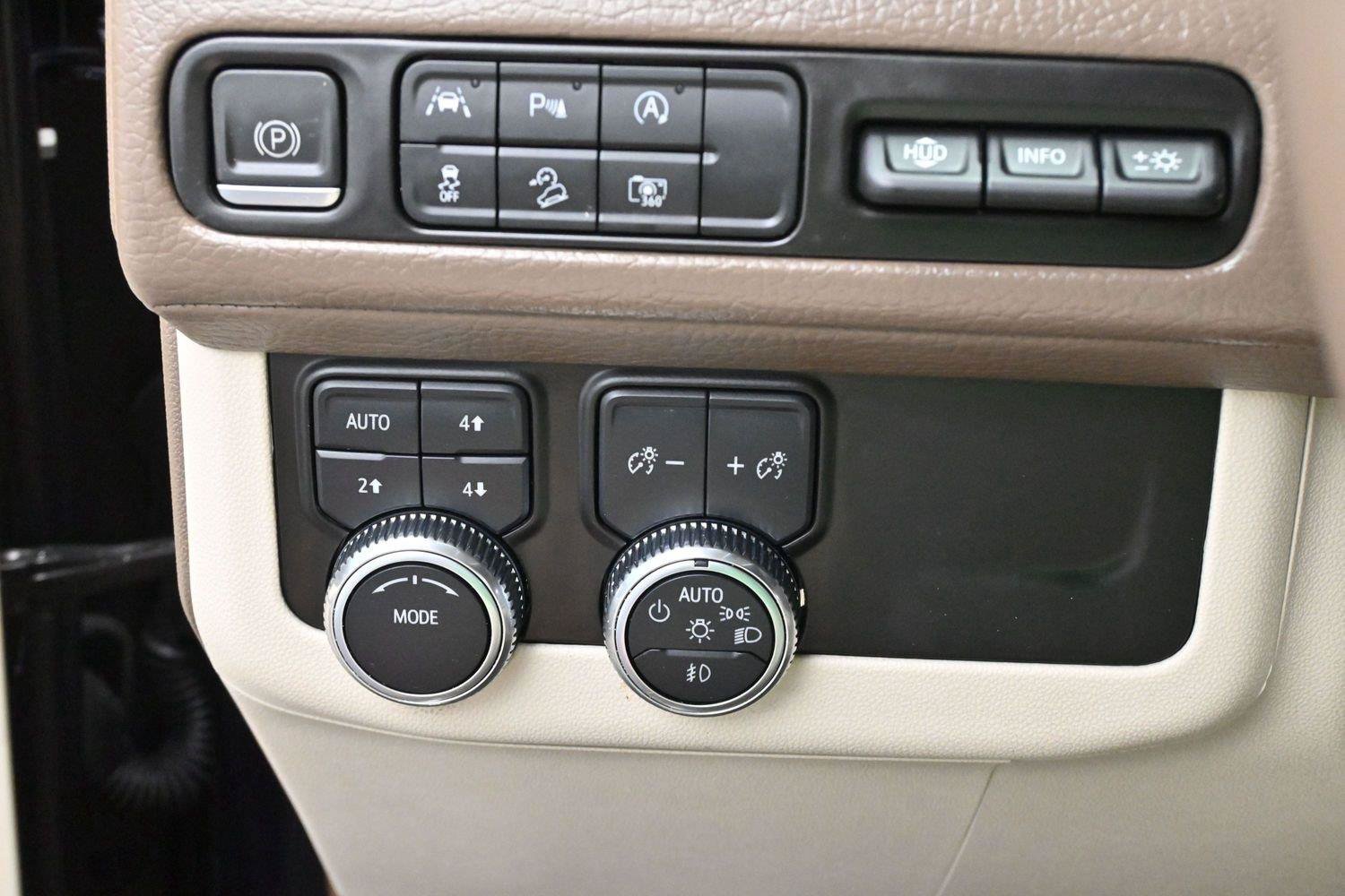 Used 2023 GMC Yukon XL Denali AWD/4WD image 23