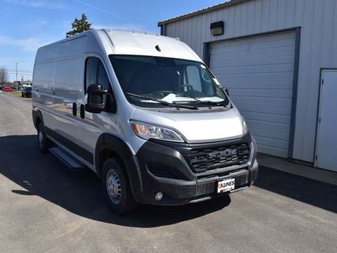 New 2025 RAM ProMaster 2500 w/ Convenience Group image 4