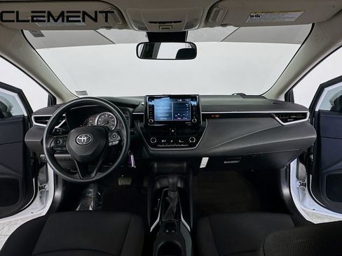 Used 2022 Toyota Corolla LE image 12
