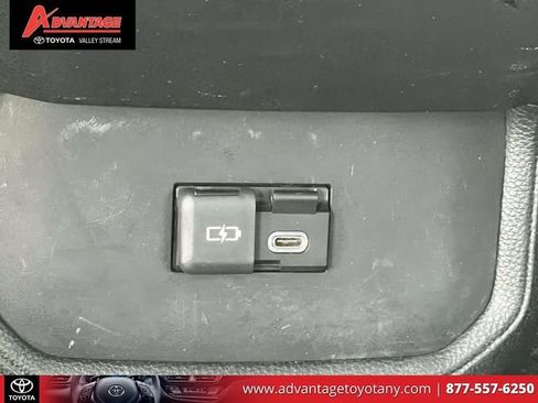 Used 2023 Toyota Highlander LE AWD/4WD image 15
