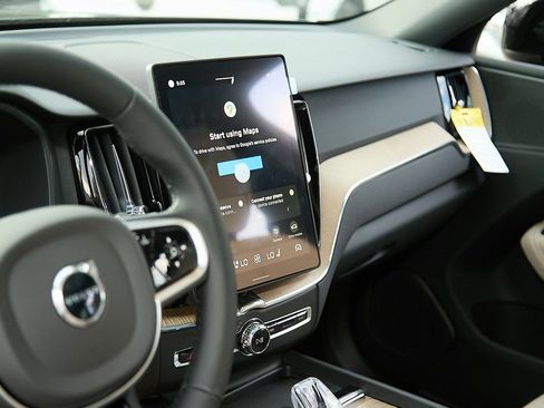 New 2026 Volvo XC60 B5 Plus w/ Protection Package Premier image 15