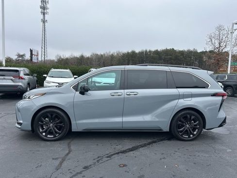 Used 2023 Toyota Sienna XSE image 10