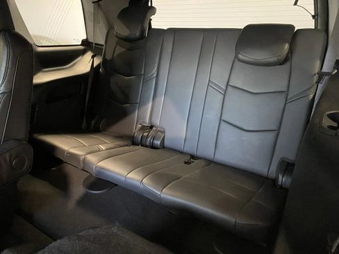 Used 2019 Cadillac Escalade Premium Luxury image 9