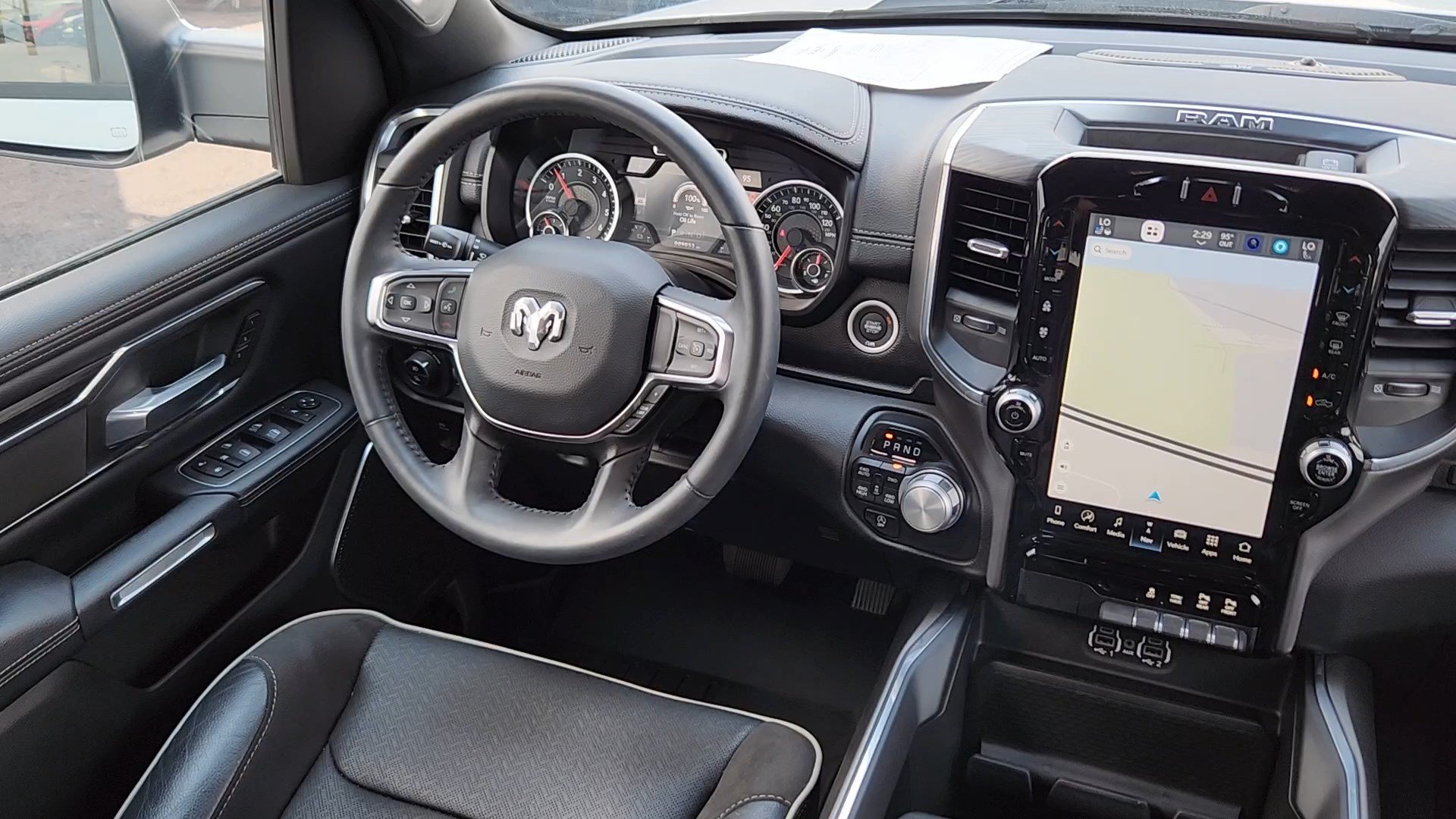 Used 2024 RAM 1500 Laramie AWD/4WD image 7