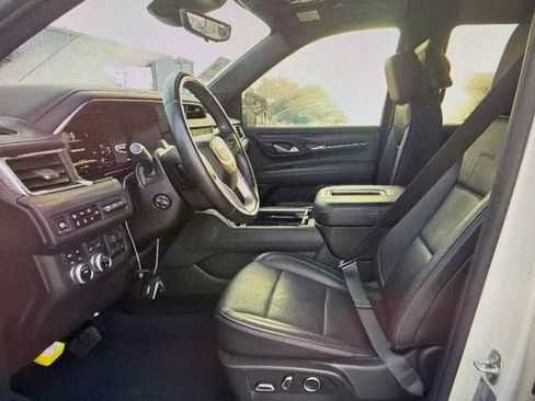 Used 2024 GMC Yukon Denali w/ Advanced Technology Package AWD/4WD image 6