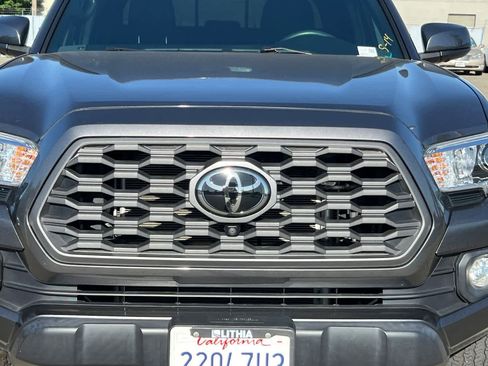 Used 2023 Toyota Tacoma TRD Off-Road w/ Advanced Technology Package AWD/4WD image 12