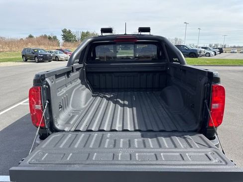 Used 2022 Chevrolet Colorado ZR2 w/ ZR2 Midnight Special Edition AWD/4WD image 35