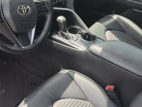 Used 2019 Toyota Camry SE w/ Carpet Mat Package FWD image 9