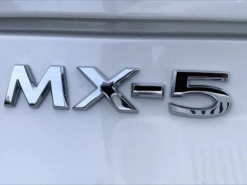 Used 2024 MAZDA MX-5 Miata Grand Touring w/ Appearance Package RWD image 10