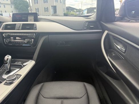 Used 2018 BMW 320i xDrive Sedan AWD/4WD image 25