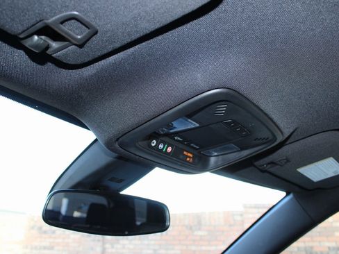 Used 2023 Chevrolet Traverse LT image 29