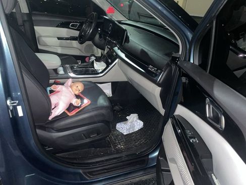 Used 2023 Kia Carnival SX Prestige image 19