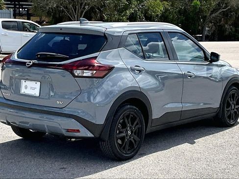 Used 2022 Nissan Kicks SV image 5
