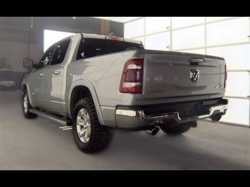 Used 2022 RAM 1500 Laramie AWD/4WD image 3