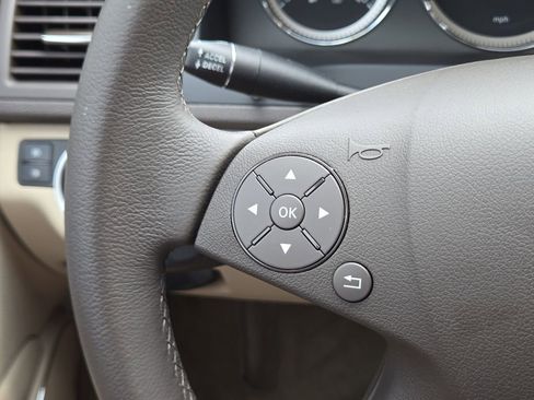 Used 2011 Mercedes-Benz C 300 Sedan image 28