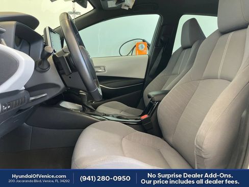 Used 2020 Toyota Corolla SE FWD image 2