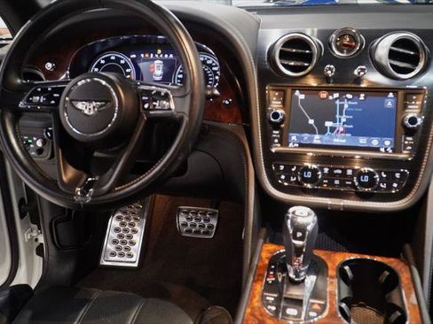 Used 2018 Bentley Bentayga AWD/4WD image 18