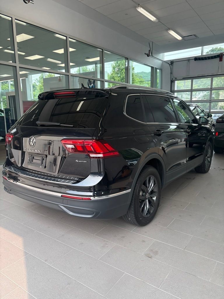 Used 2023 Volkswagen Tiguan SE AWD/4WD image 9