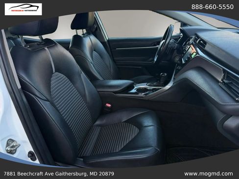 Used 2019 Toyota Camry SE FWD image 23