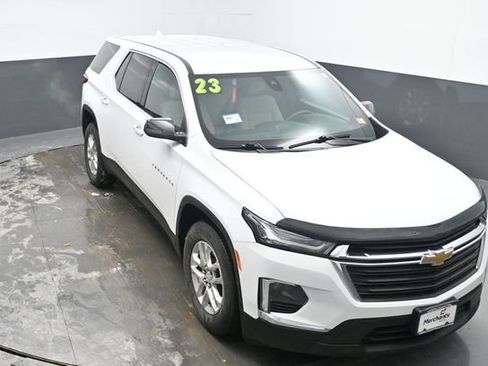 Used 2023 Chevrolet Traverse LS image 24