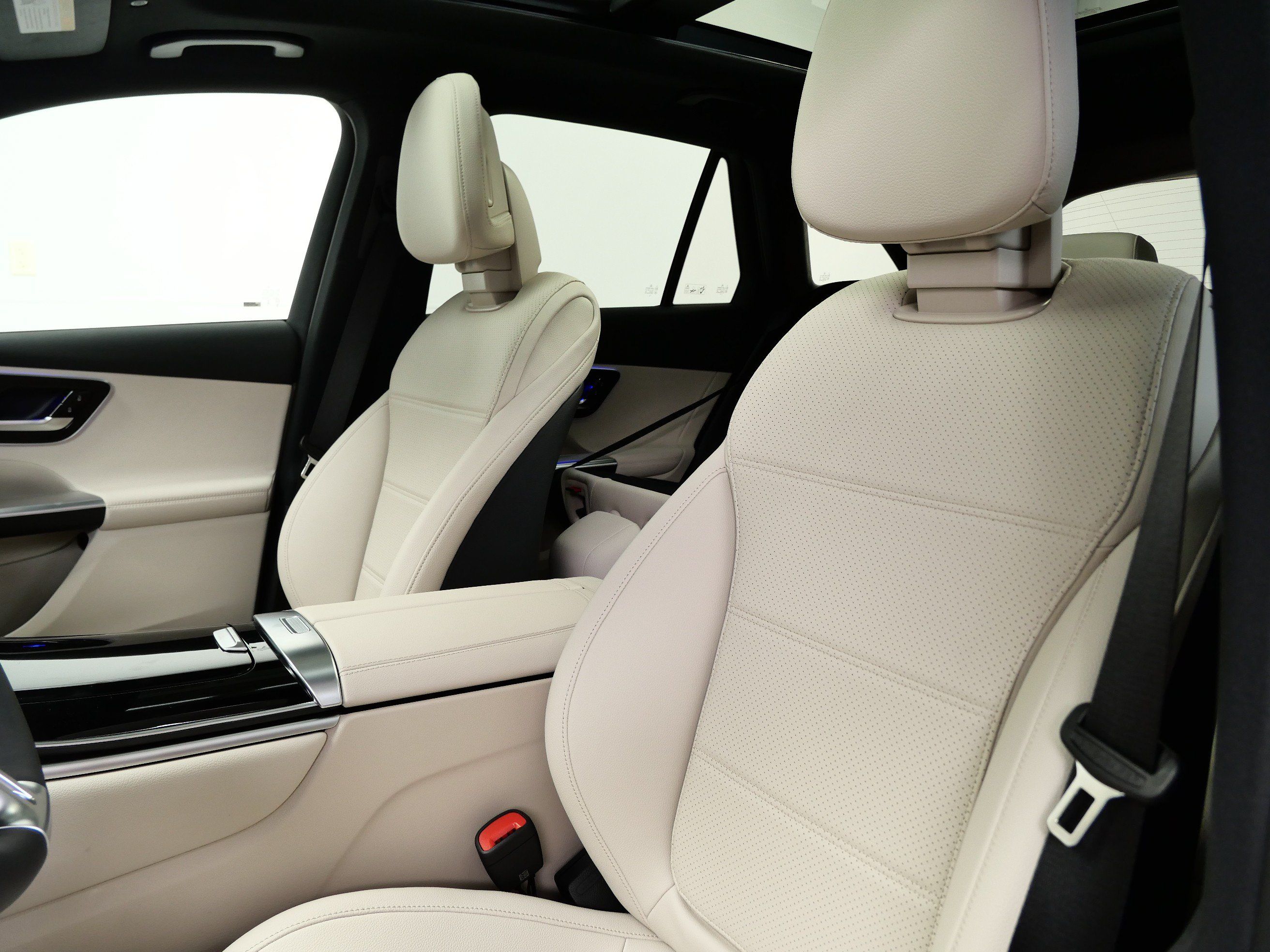 New 2027 Mercedes-Benz GLC 300 4MATIC image 8