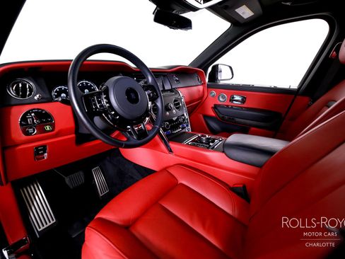 Certified 2022 Rolls-Royce Cullinan w/ Dark Exterior Package image 4