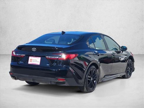 Used 2025 Toyota Camry SE image 5