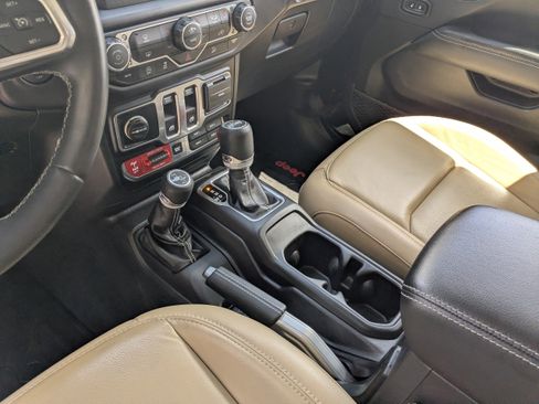 Used 2019 Jeep Wrangler Rubicon w/ LED Lighting Group AWD/4WD image 18