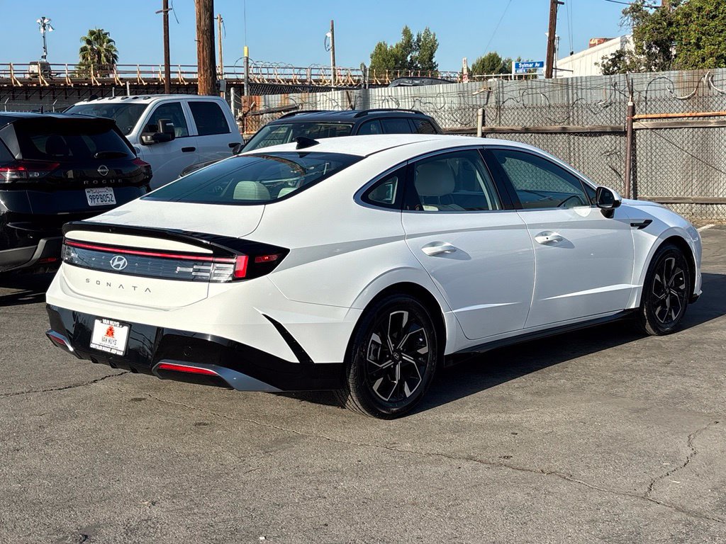 Used 2024 Hyundai Sonata SEL FWD image 3