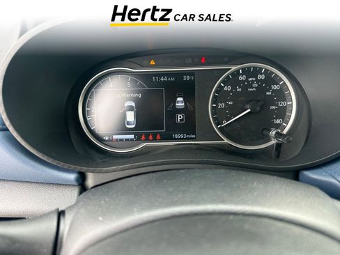 Used 2025 Nissan Versa SV image 6