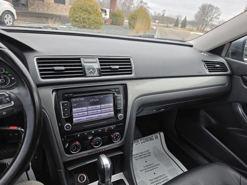 Used 2015 Volkswagen Passat TDI SE image 15