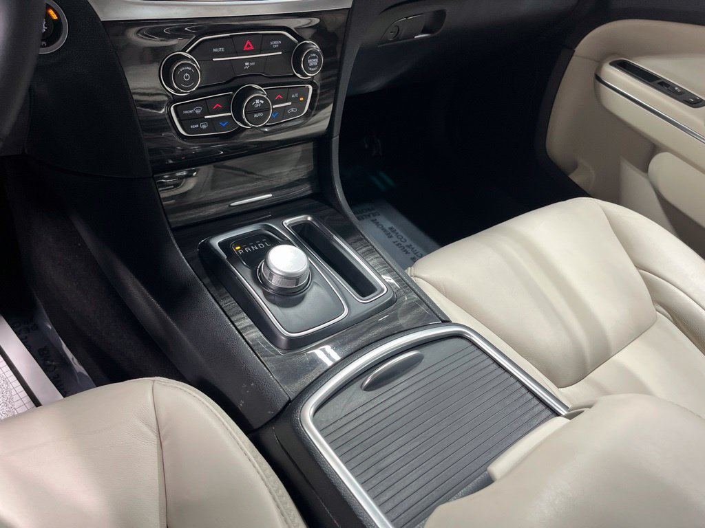 Used 2018 Chrysler 300 Touring L RWD image 30