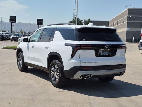 Used 2025 Chevrolet Traverse LT w/ Driver Confidence Package AWD/4WD image 4