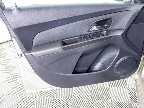 Used 2015 Chevrolet Cruze LT image 31