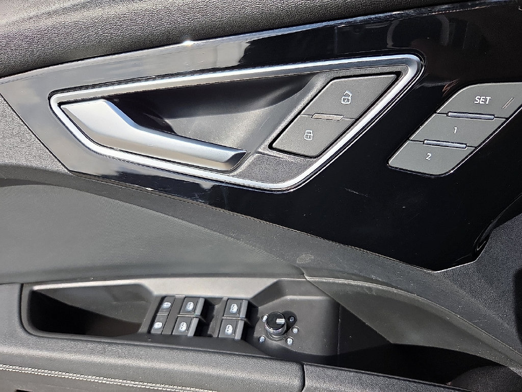 Used 2023 Audi Q4 e-tron Premium Plus w/ Premium Plus RWD image 18