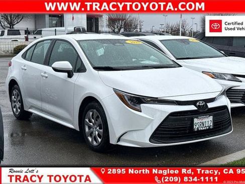 Certified 2025 Toyota Corolla LE image 1