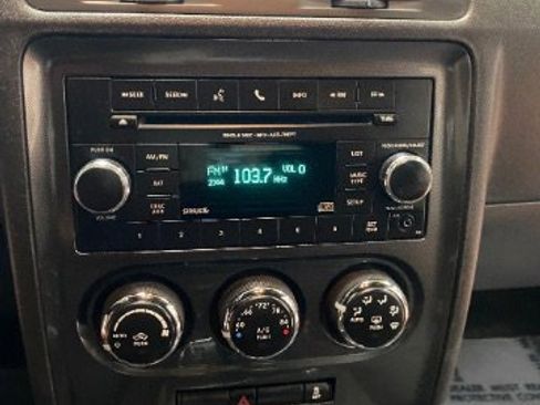 Used 2014 Dodge Challenger SXT image 14