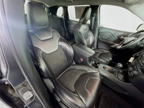 Used 2022 Jeep Cherokee Latitude w/ Trailer Tow Group image 28