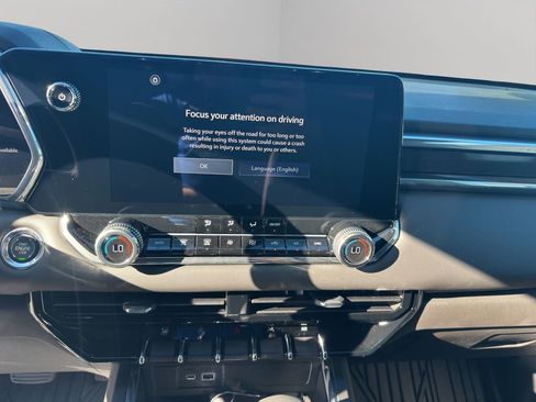 New 2026 GMC Canyon Elevation w/ Convenience Package image 16