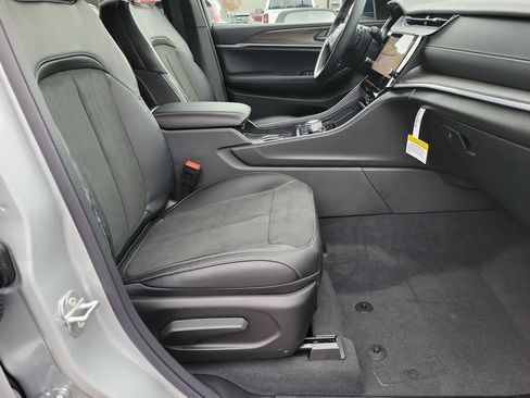 New 2026 Jeep Grand Cherokee Altitude image 37