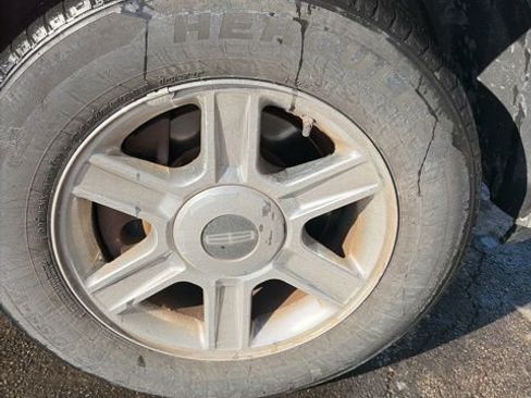 Used 2004 Lincoln Aviator AWD image 8