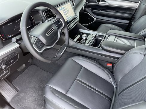 New 2026 Jeep Grand Wagoneer Limited w/ 8-Passenger Seating Package AWD/4WD image 13